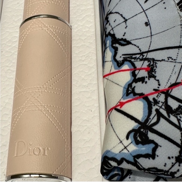 CHRISTIAN DIOR LIMITED EDITION AROUND THE WORLD POUCH & REFILLABLE ATOMIZER - Picture 4 of 8